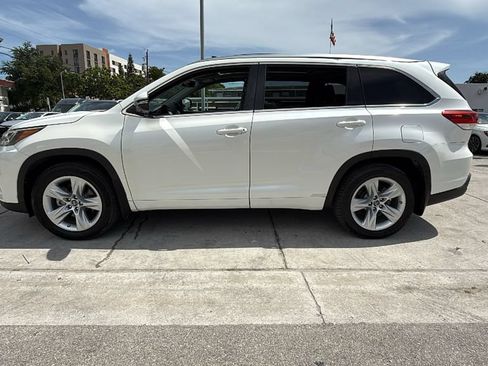 Used 2018 Toyota Highlander Limited Platinum AWD/4WD image 12