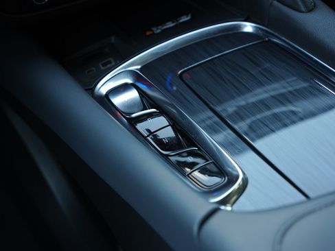 Used 2022 Buick Enclave Essence w/ Sport Touring Edition image 17