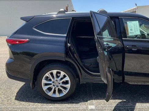 Used 2021 Toyota Highlander Limited FWD image 23