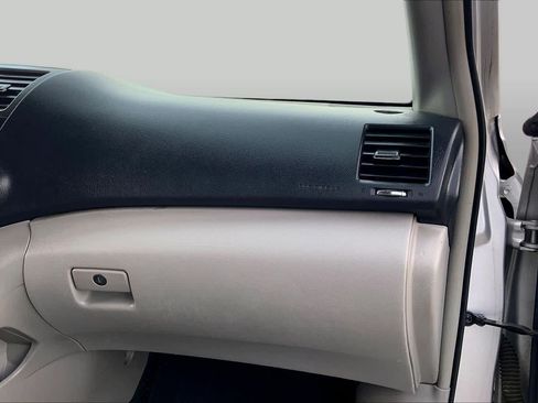 Used 2013 Toyota Highlander Plus FWD image 17