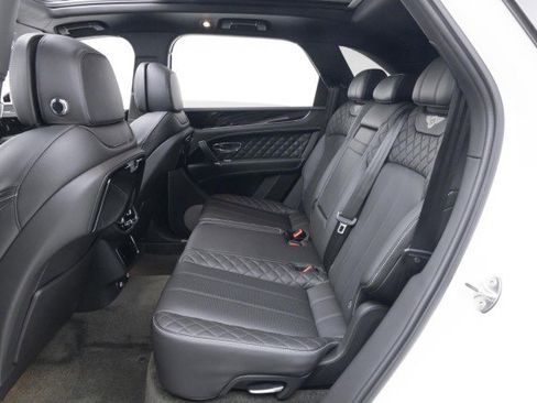 Used 2017 Bentley Bentayga image 36