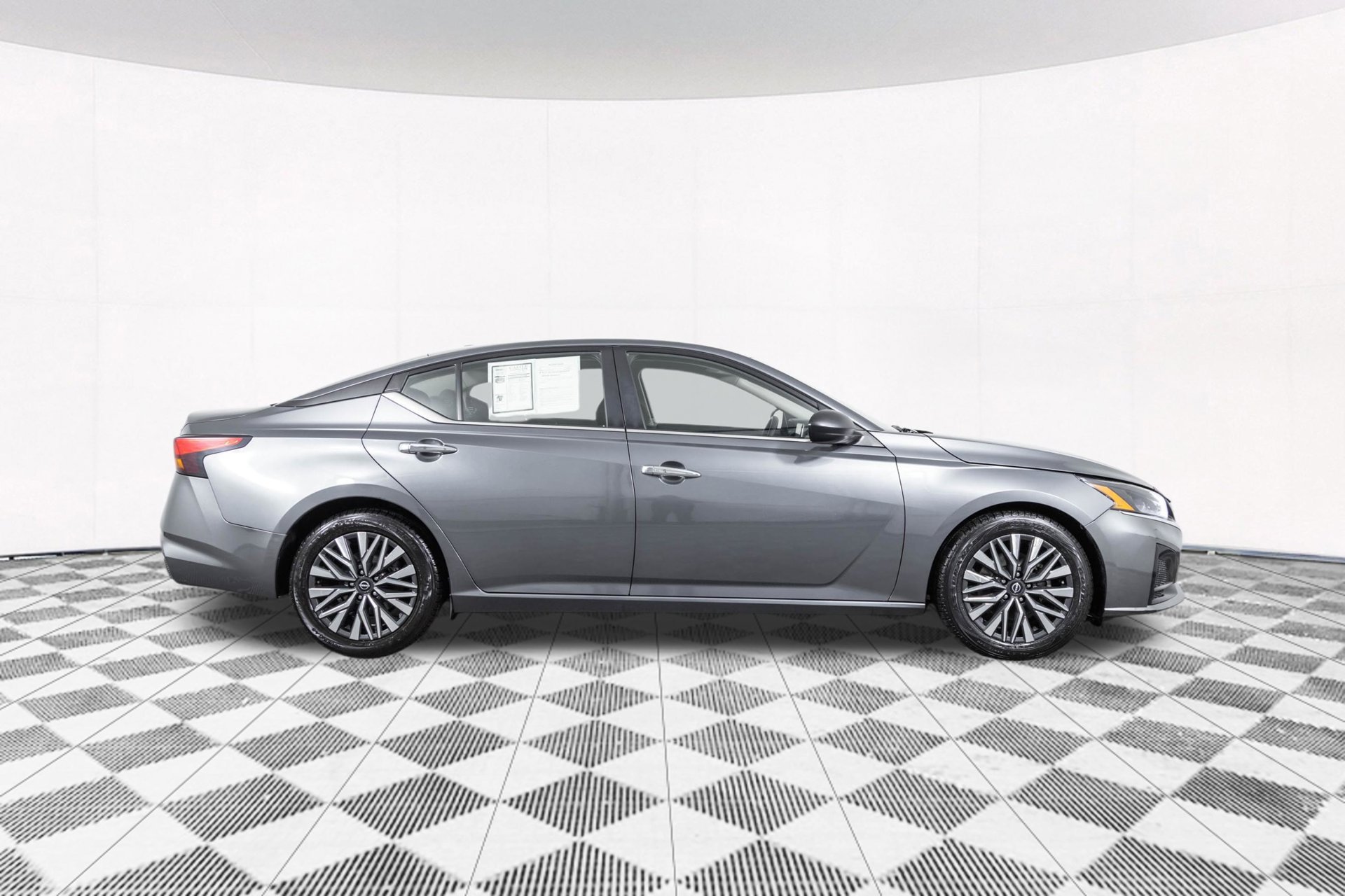 Used 2024 Nissan Altima 2.5 SV FWD image 20