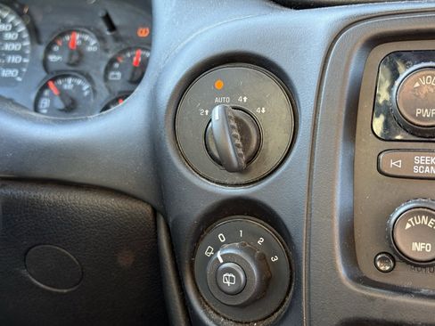 Used 2008 Chevrolet TrailBlazer LT w/ Sun And Sound Package image 21