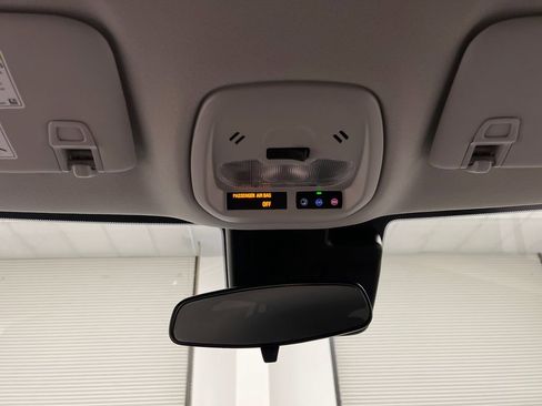 Used 2025 Chevrolet Trax LT w/ LT Convenience Package image 54