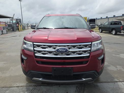 Used 2018 Ford Explorer XLT image 5