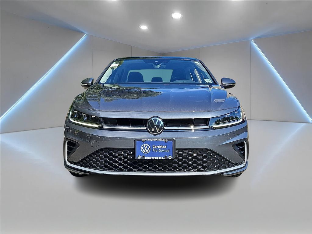 Certified 2025 Volkswagen Jetta SEL FWD image 2