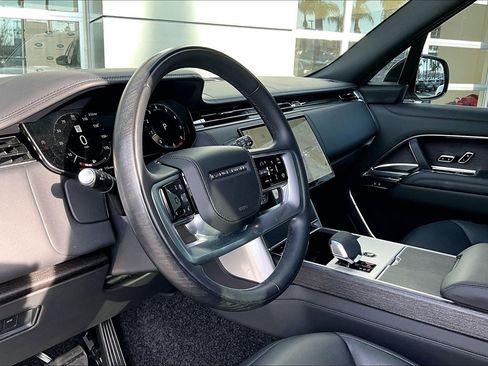 Certified 2025 Land Rover Range Rover SE image 13