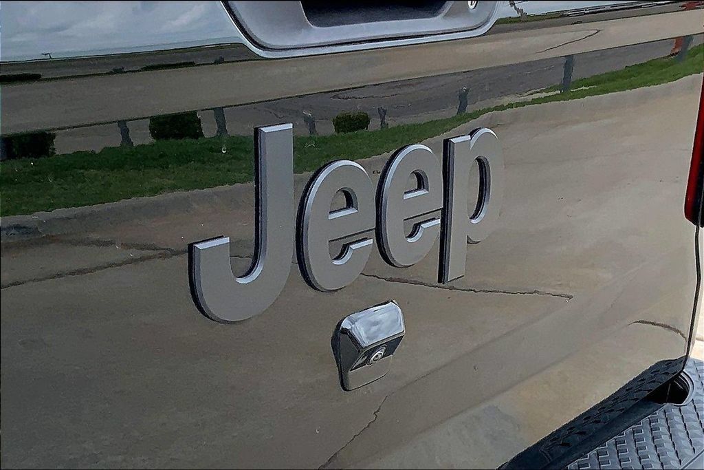 Used 2022 Jeep Gladiator Sport AWD/4WD image 8