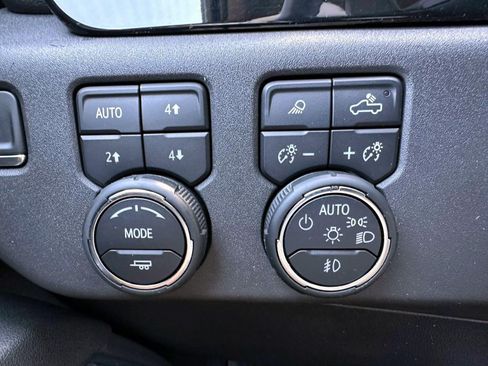 Used 2023 Chevrolet Silverado 1500 LT Trail Boss w/ LT Trail Boss Premium Package AWD/4WD image 16