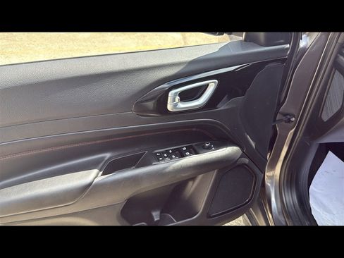 Used 2023 Jeep Compass Trailhawk image 7