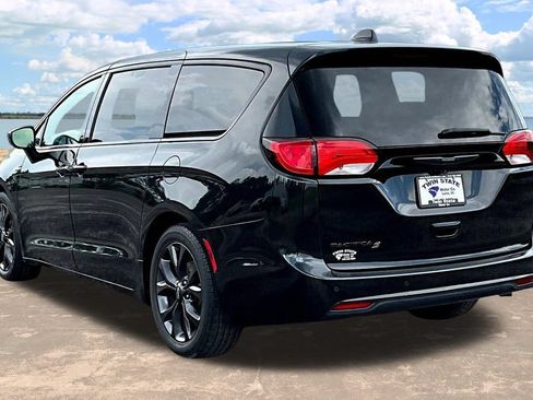 Used 2020 Chrysler Pacifica Touring w/ S Appearance Package FWD image 5
