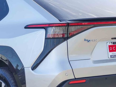 Used 2023 Toyota bZ4X XLE w/ Weather Package image 7