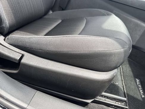 Used 2025 Nissan Altima 2.5 SV FWD image 46