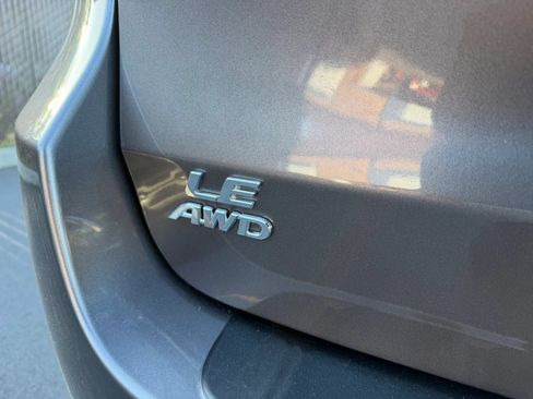 Used 2013 Toyota Sienna LE w/ Towing Pkg AWD/4WD image 6