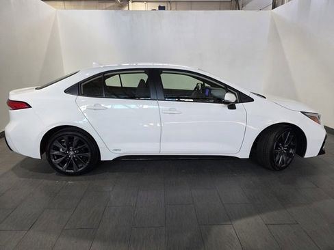 Used 2025 Toyota Corolla SE image 6