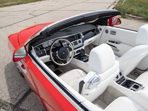 Used 2017 Rolls-Royce Dawn image 29