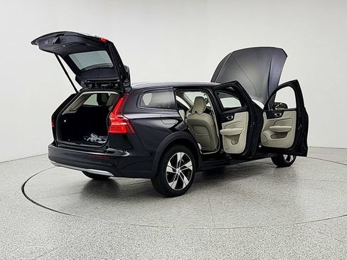 New 2026 Volvo V60 B5 Cross Country Plus w/ Climate Package AWD/4WD image 11