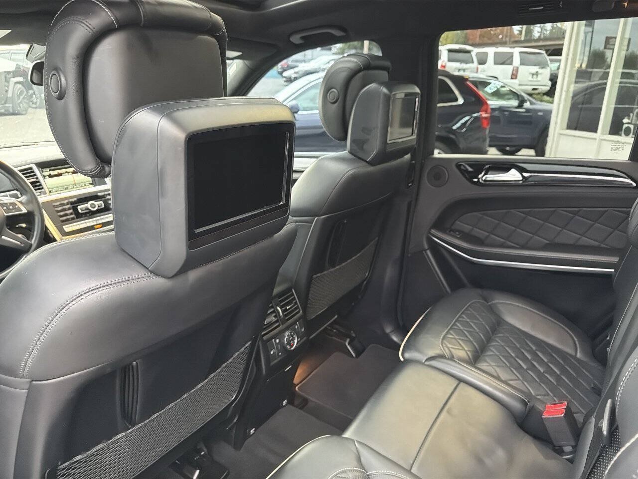 Used 2015 Mercedes-Benz GL 550 4MATIC w/ Driver Assistance Package image 38
