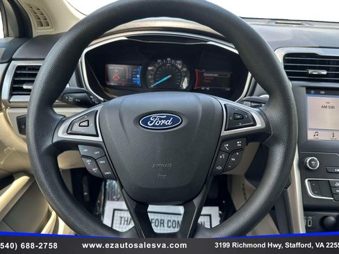 Used 2019 Ford Fusion SE FWD image 18