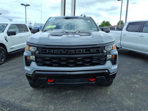 Used 2025 Chevrolet Silverado 1500 Custom Trail Boss AWD/4WD image 2