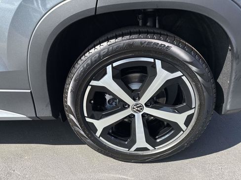 New 2026 Volkswagen Tiguan SE FWD image 6