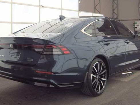 Used 2023 Honda Accord Touring image 3