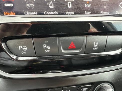 Used 2020 Jeep Cherokee Limited w/ Technology Group AWD/4WD image 38