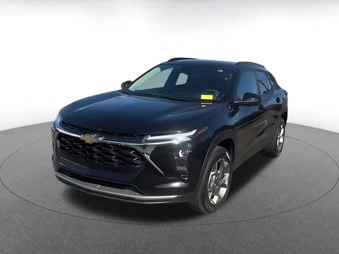 Used 2025 Chevrolet Trax LT FWD image 7