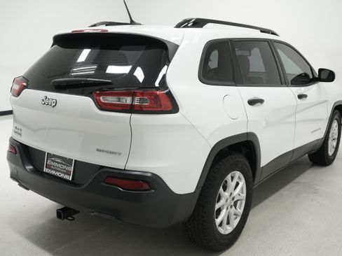 Used 2015 Jeep Cherokee Sport w/ Cold Weather Group AWD/4WD image 4