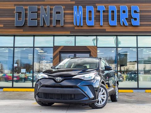 Used 2021 Toyota C-HR LE image 1