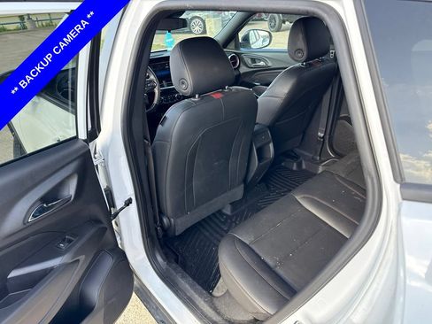 Used 2025 Chevrolet Trax RS FWD image 7