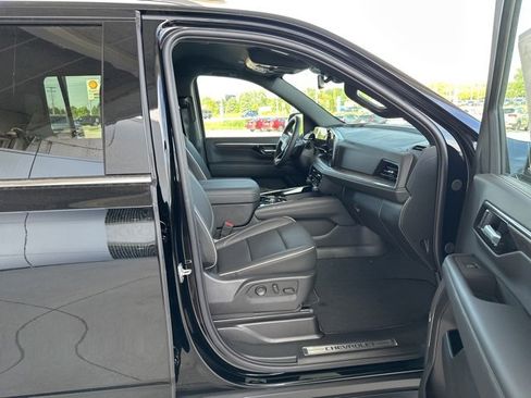 New 2025 Chevrolet Suburban Premier image 36