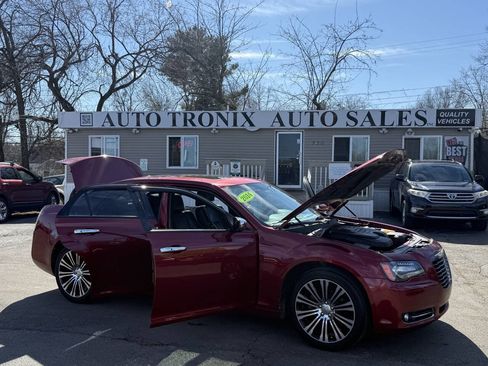 Used 2014 Chrysler 300 S RWD image 24