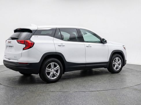 Used 2024 GMC Terrain SLE FWD image 9