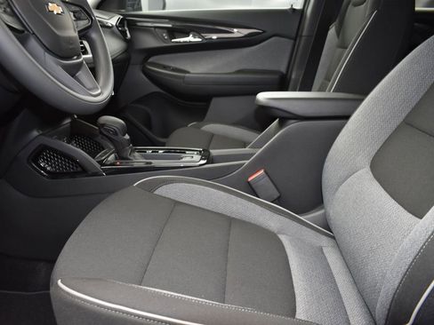 Used 2025 Chevrolet TrailBlazer LS w/ LS Convenience Package FWD image 13