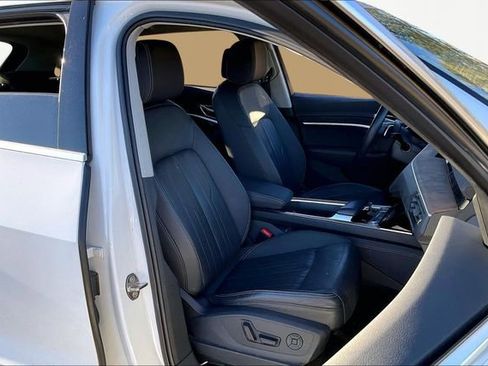Used 2019 Audi e-tron Premium Plus image 20