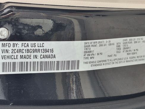 Used 2024 Chrysler Pacifica Touring-L FWD image 32