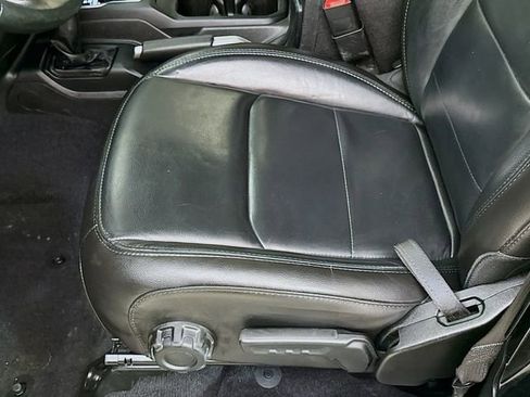 Used 2021 Jeep Wrangler Unlimited Sahara AWD/4WD image 19