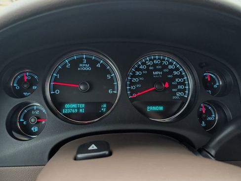 Used 2014 Chevrolet Suburban LTZ image 28