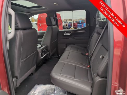 New 2026 GMC Sierra 1500 SLT image 11