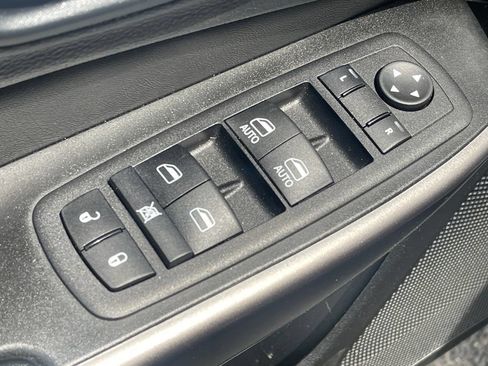 Used 2019 Jeep Cherokee Latitude Plus w/ Comfort/Convenience Group AWD/4WD image 14