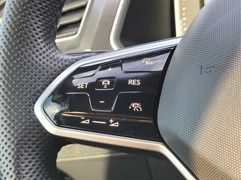 Used 2024 Volkswagen Tiguan SEL R-Line w/ MDO Package, Two-Row AWD/4WD image 9