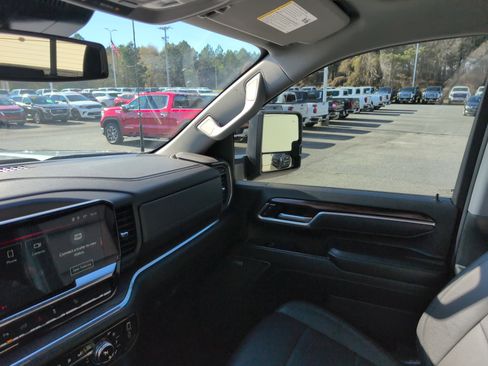 Used 2025 GMC Sierra 2500 SLT w/ SLT Premium Package image 28