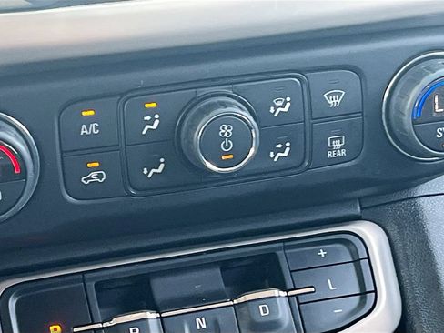 Used 2022 GMC Acadia Denali w/ Denali Technology Package AWD/4WD image 16