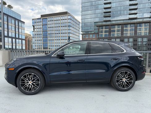 Used 2026 Porsche Cayenne AWD/4WD image 2
