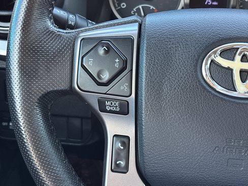 Used 2020 Toyota Tacoma SR5 RWD image 18
