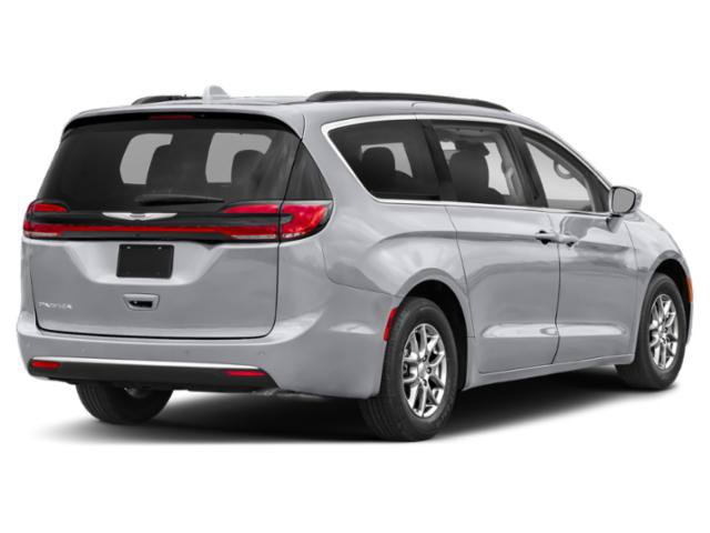 Used 2022 Chrysler Pacifica Limited AWD/4WD image 2