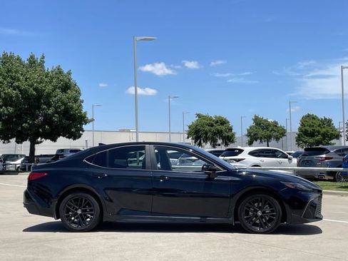 Used 2025 Toyota Camry SE FWD image 3