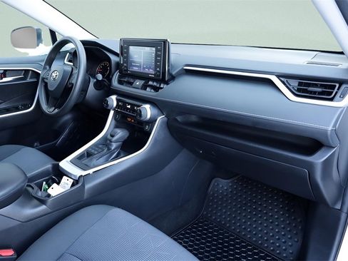 Certified 2021 Toyota RAV4 XLE image 27