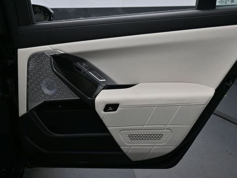 Used 2023 BMW i7 xDrive60 w/ Executive Package 2 image 26